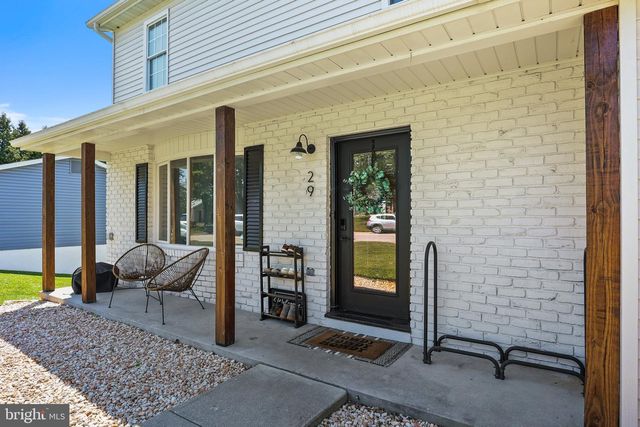 29 COLONIAL DR, Hanover, PA 17331