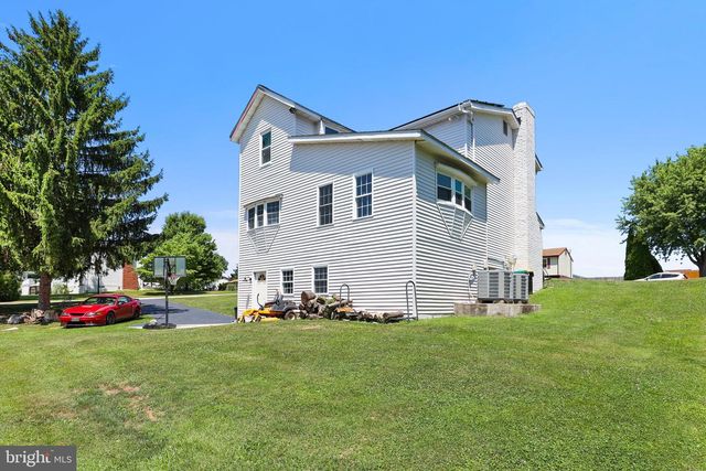 29 COLONIAL DR, Hanover, PA 17331