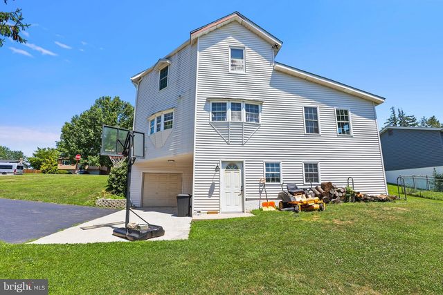 29 COLONIAL DR, Hanover, PA 17331