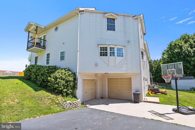 29 COLONIAL DR, Hanover, PA 17331