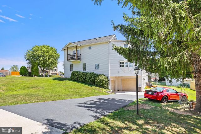 29 COLONIAL DR, Hanover, PA 17331
