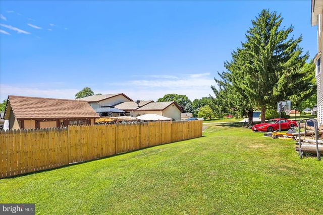 29 COLONIAL DR, Hanover, PA 17331