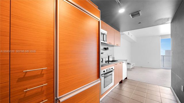 50 Biscayne Boulevard 4203, Miami, FL 33132