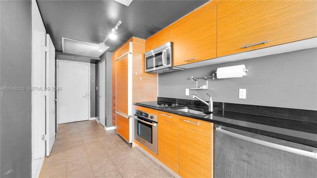 50 Biscayne Boulevard 4203, Miami, FL 33132