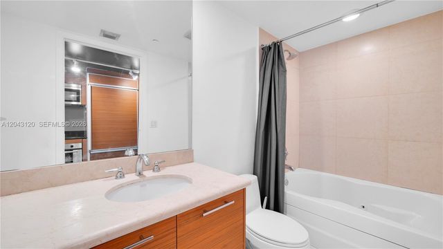 50 Biscayne Boulevard 4203, Miami, FL 33132