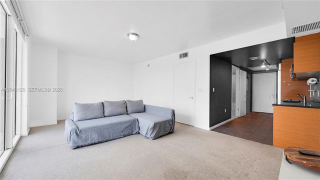 50 Biscayne Boulevard 4203, Miami, FL 33132