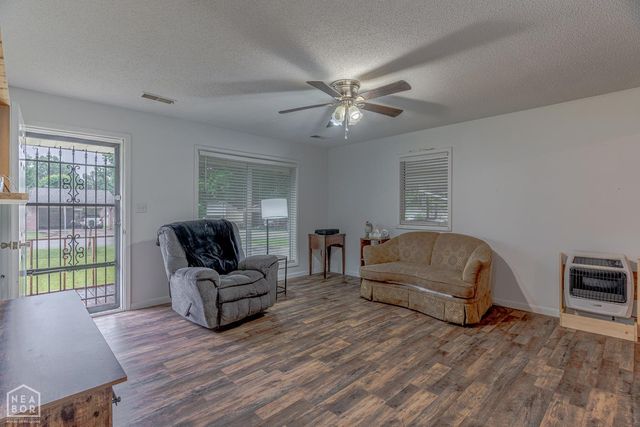 306 Walnut Drive, Paragould, AR 72450