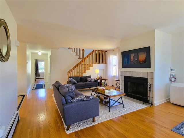 9 Narragansett Avenue 3, Newport, RI 02840