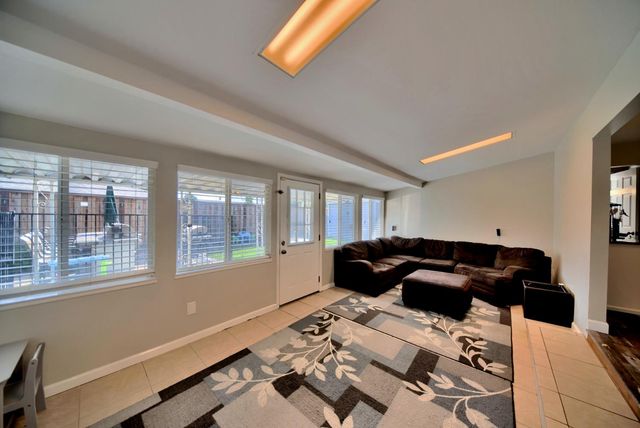 403 Curtwood Ct, Manteca, CA 95336