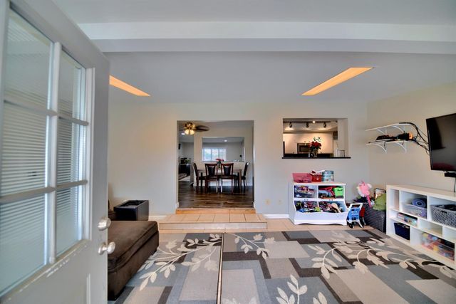 403 Curtwood Ct, Manteca, CA 95336