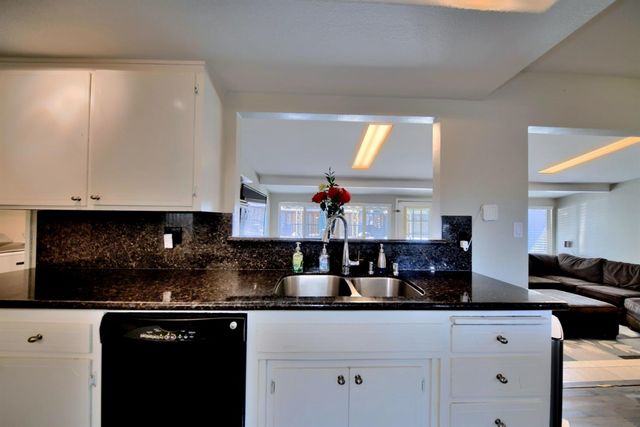 403 Curtwood Ct, Manteca, CA 95336