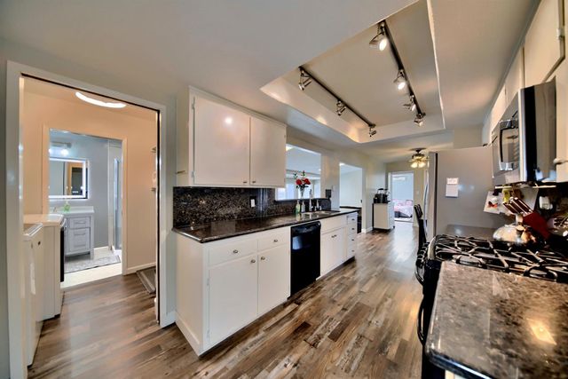 403 Curtwood Ct, Manteca, CA 95336