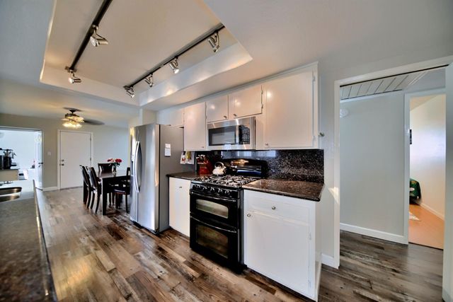 403 Curtwood Ct, Manteca, CA 95336