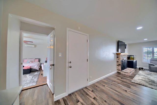 403 Curtwood Ct, Manteca, CA 95336