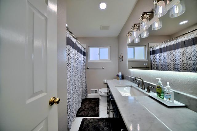 403 Curtwood Ct, Manteca, CA 95336