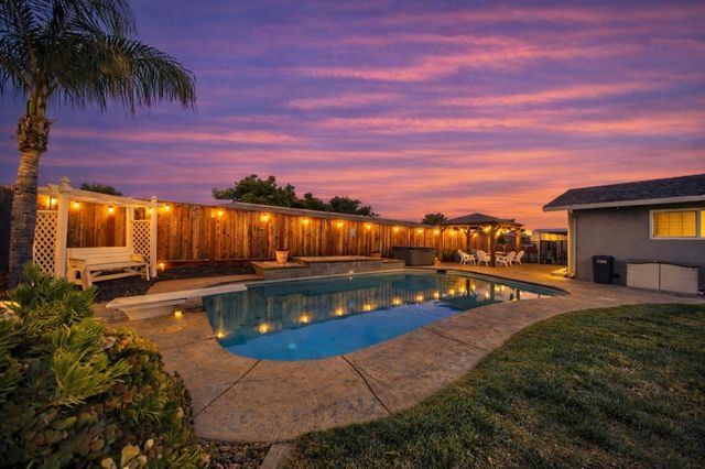 403 Curtwood Ct, Manteca, CA 95336