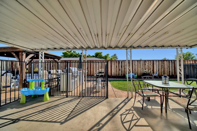 403 Curtwood Ct, Manteca, CA 95336