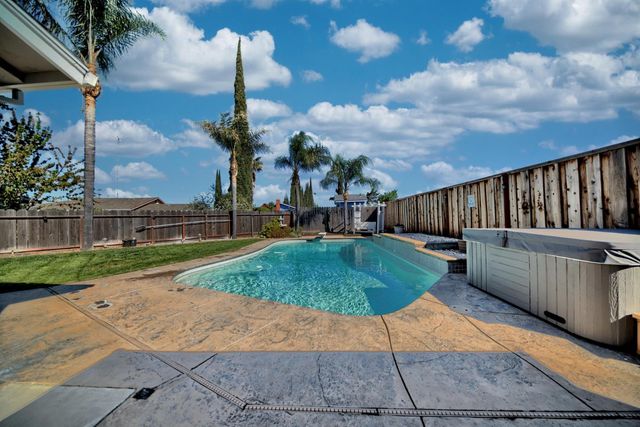 403 Curtwood Ct, Manteca, CA 95336