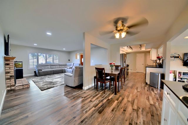 403 Curtwood Ct, Manteca, CA 95336