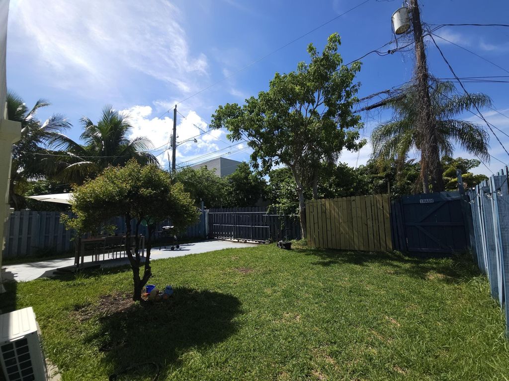 1639 Hayes Street, Hollywood, FL 33020