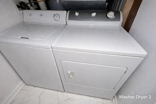 8300 CHRISTIANA Avenue 2E, Skokie, IL 60076