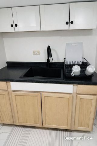 8300 CHRISTIANA Avenue 2E, Skokie, IL 60076