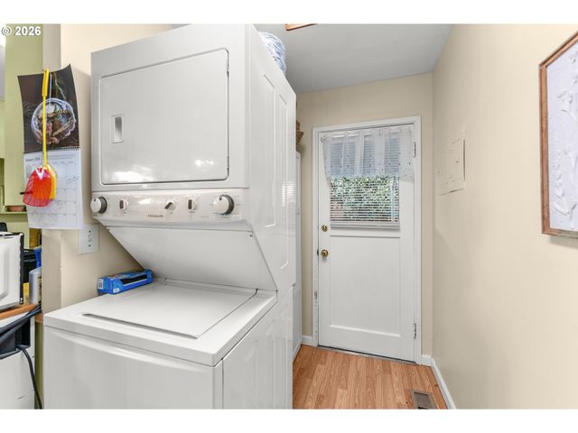 1565 Ne TODD St, Roseburg, OR 97470