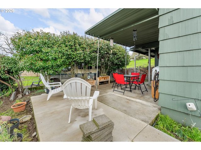 1565 Ne TODD St, Roseburg, OR 97470