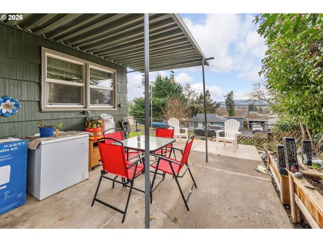 1565 Ne TODD St, Roseburg, OR 97470