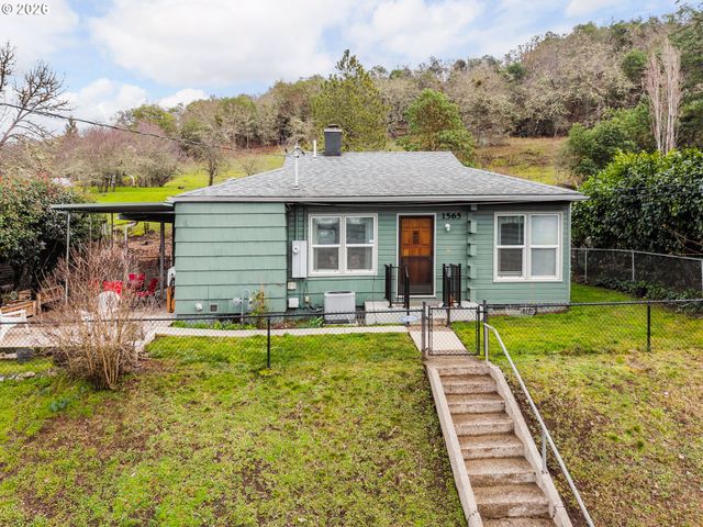1565 Ne TODD St, Roseburg, OR 97470