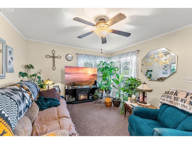 1565 Ne TODD St, Roseburg, OR 97470