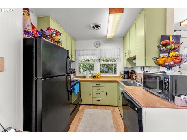 1565 Ne TODD St, Roseburg, OR 97470