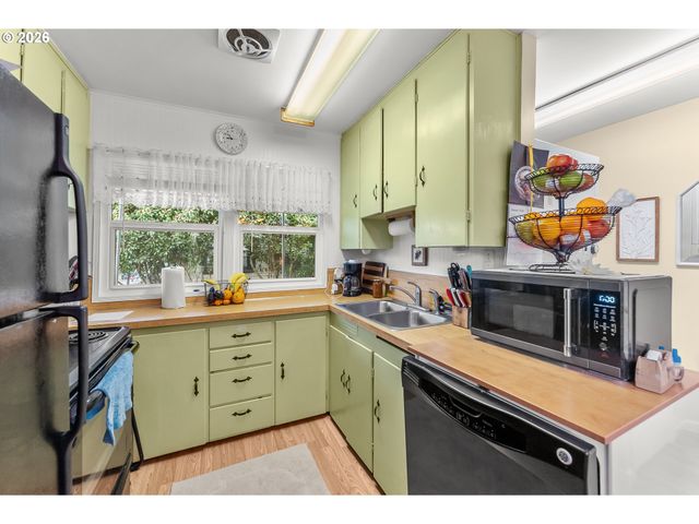 1565 Ne TODD St, Roseburg, OR 97470