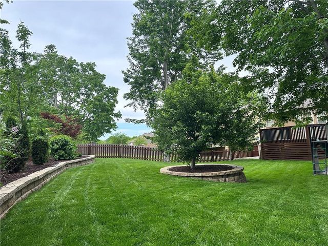 516 NE Topaz Drive, Lee's Summit, MO 64086