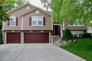 516 NE Topaz Drive, Lee's Summit, MO 64086