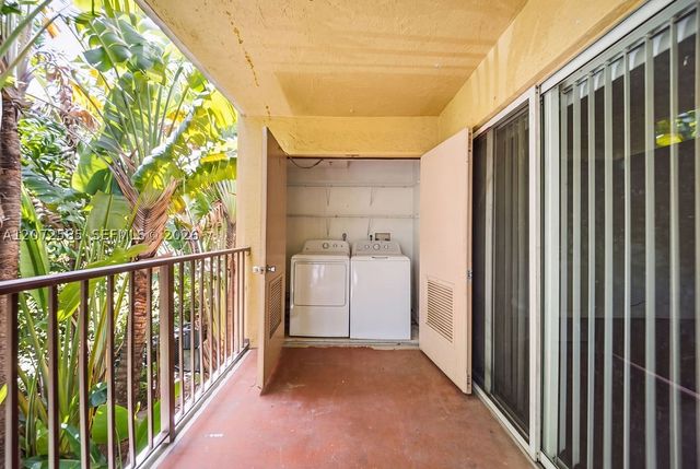 771 N Pine Island Rd 205, Plantation, FL 33324