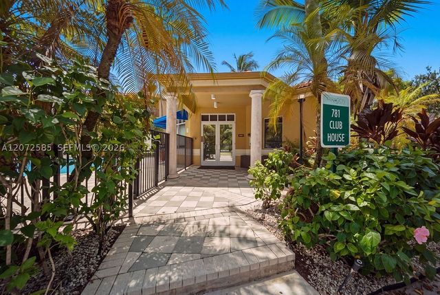 771 N Pine Island Rd 205, Plantation, FL 33324