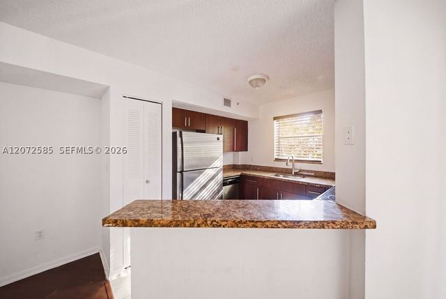 771 N Pine Island Rd 205, Plantation, FL 33324