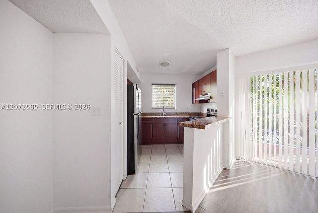 771 N Pine Island Rd 205, Plantation, FL 33324
