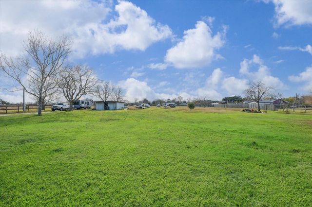 7602 Highland Road, Santa Fe, TX 77517