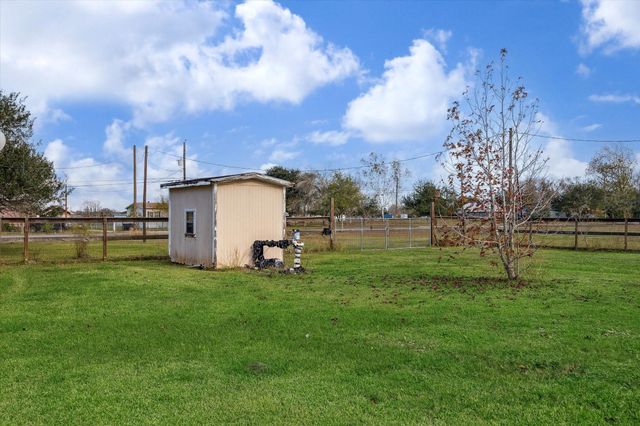 7602 Highland Road, Santa Fe, TX 77517