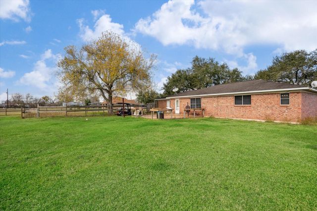 7602 Highland Road, Santa Fe, TX 77517