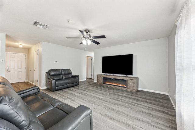 7602 Highland Road, Santa Fe, TX 77517