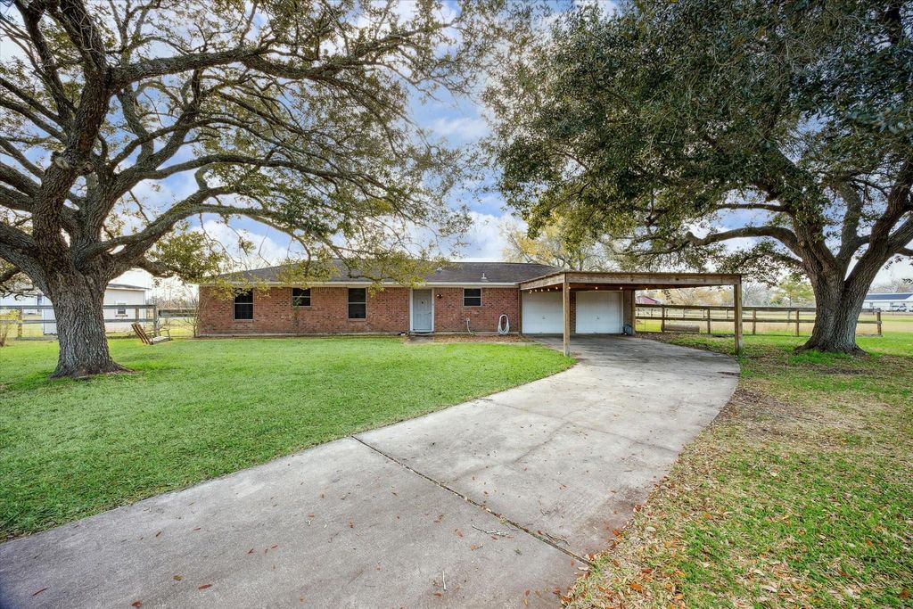 7602 Highland Road, Santa Fe, TX 77517