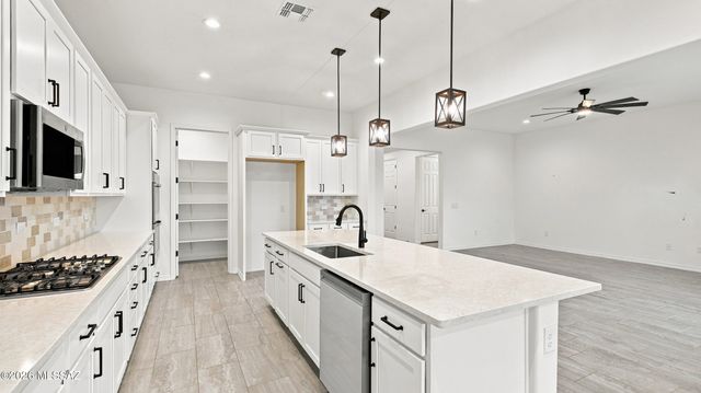 8049 S Borealis Way, Tucson, AZ 85747