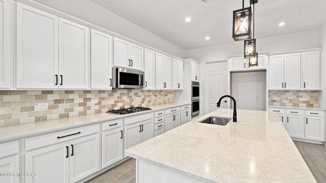 8049 S Borealis Way, Tucson, AZ 85747