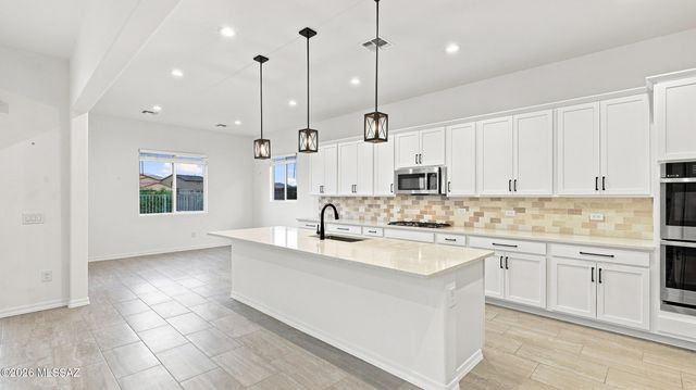 8049 S Borealis Way, Tucson, AZ 85747