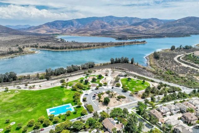 1512 Champion Lane 4, Chula Vista, CA 91915