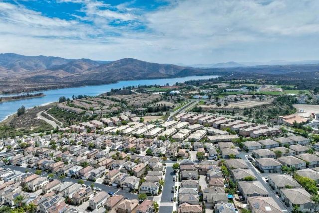 1512 Champion Lane 4, Chula Vista, CA 91915