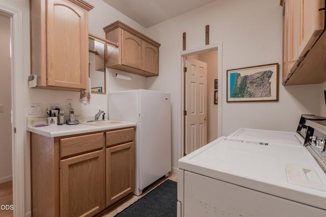 401 Golf View Drive, Medford, OR 97504